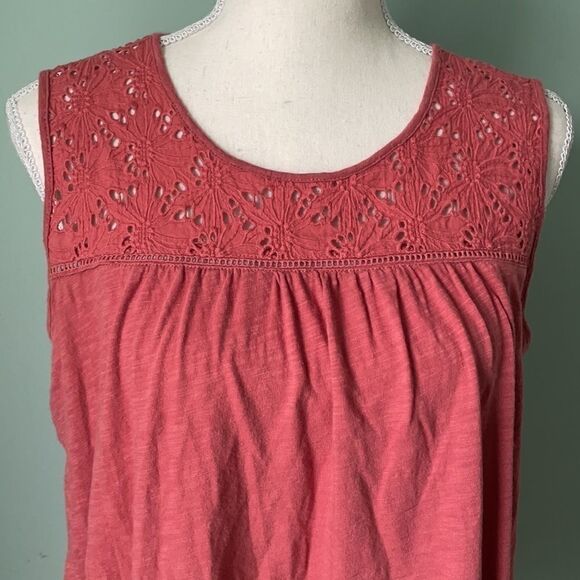 Denver Hayes Sleeveless Top With Yoke Detail Size Medium - Picture 3 of 4